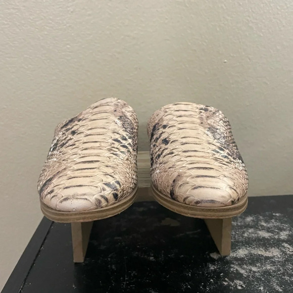 Gibson Latimer Goat Leather Snake Print Slip-On Mules Block Heel Office Chic 6.5 - Picture 4 of 9